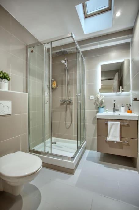 Amazing Apart New Bastille 3 Bedrooms 2 Bathrooms Paris Bagian luar foto