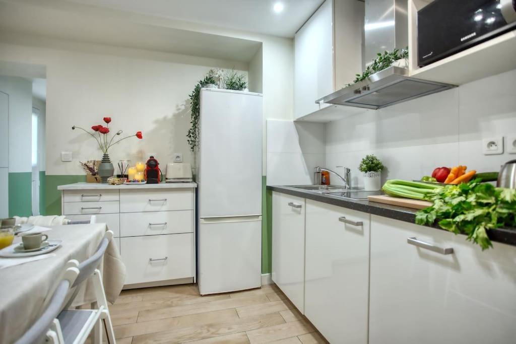 Amazing Apart New Bastille 3 Bedrooms 2 Bathrooms Paris Bagian luar foto